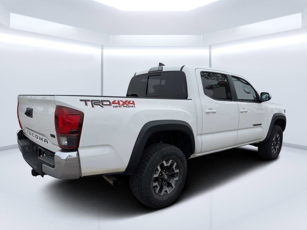 Used 2018 Toyota Tacoma TRD Off-Road image 3