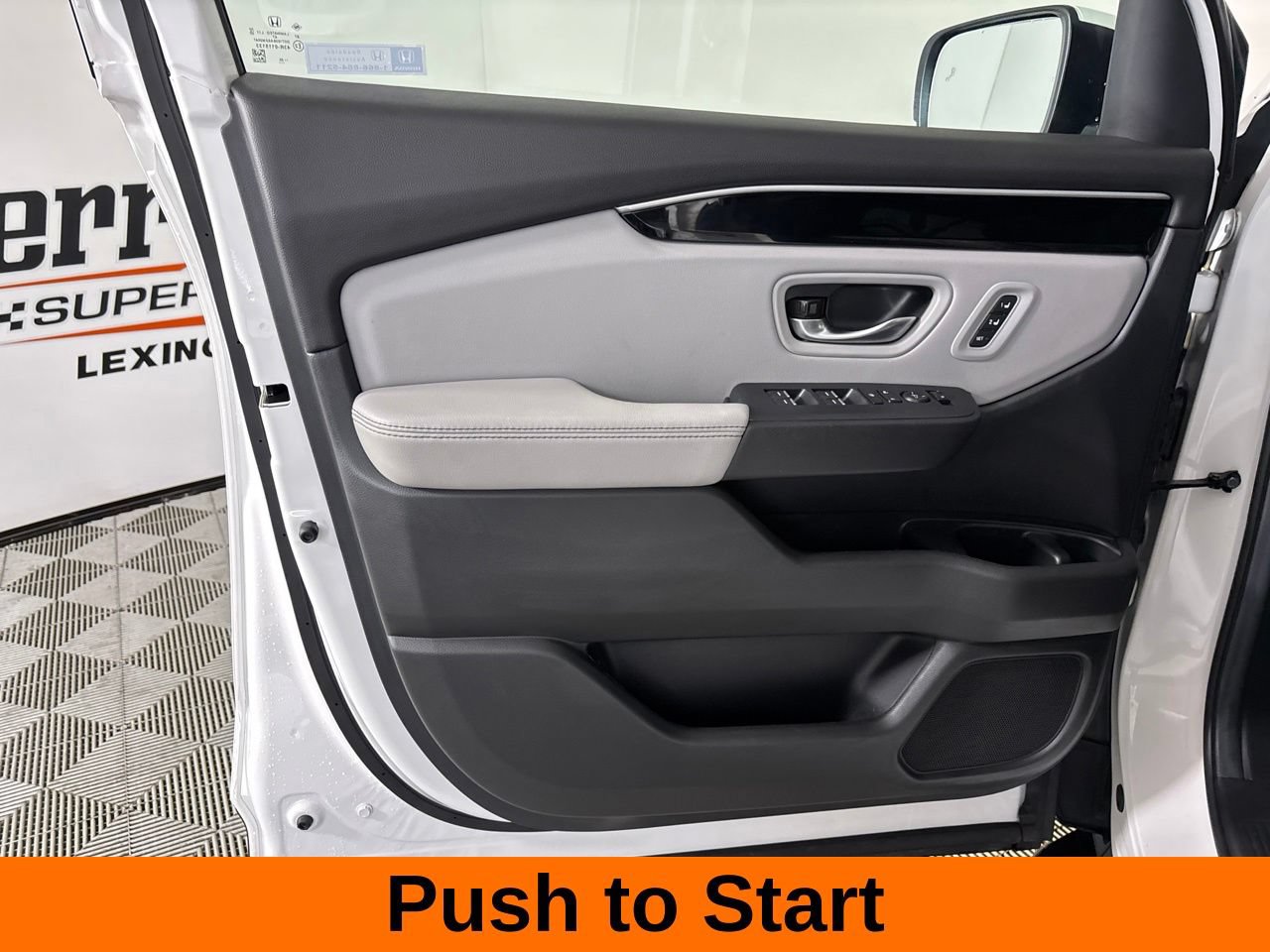 Used 2025 Honda Pilot Touring image 10