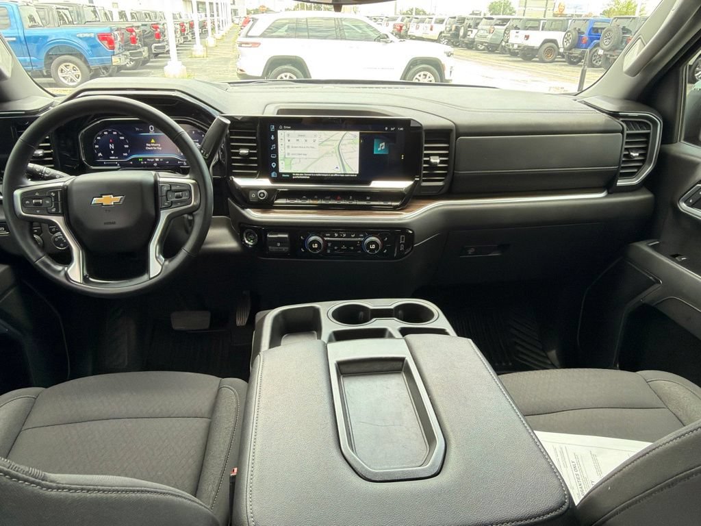Used 2025 Chevrolet Silverado 1500 LT AWD/4WD image 17