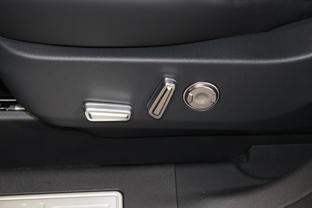 New 2026 Lincoln Nautilus Premier AWD/4WD image 20