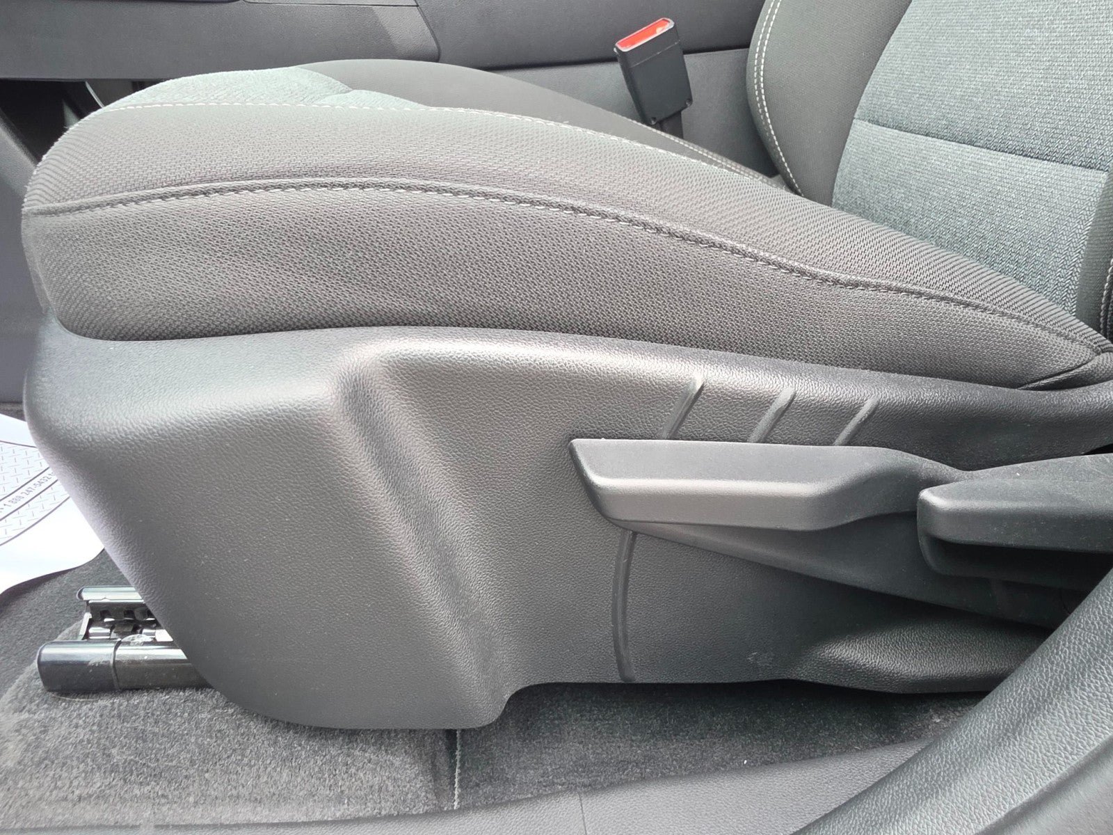 Used 2025 GMC Terrain Elevation w/ Technology Package II AWD/4WD image 32