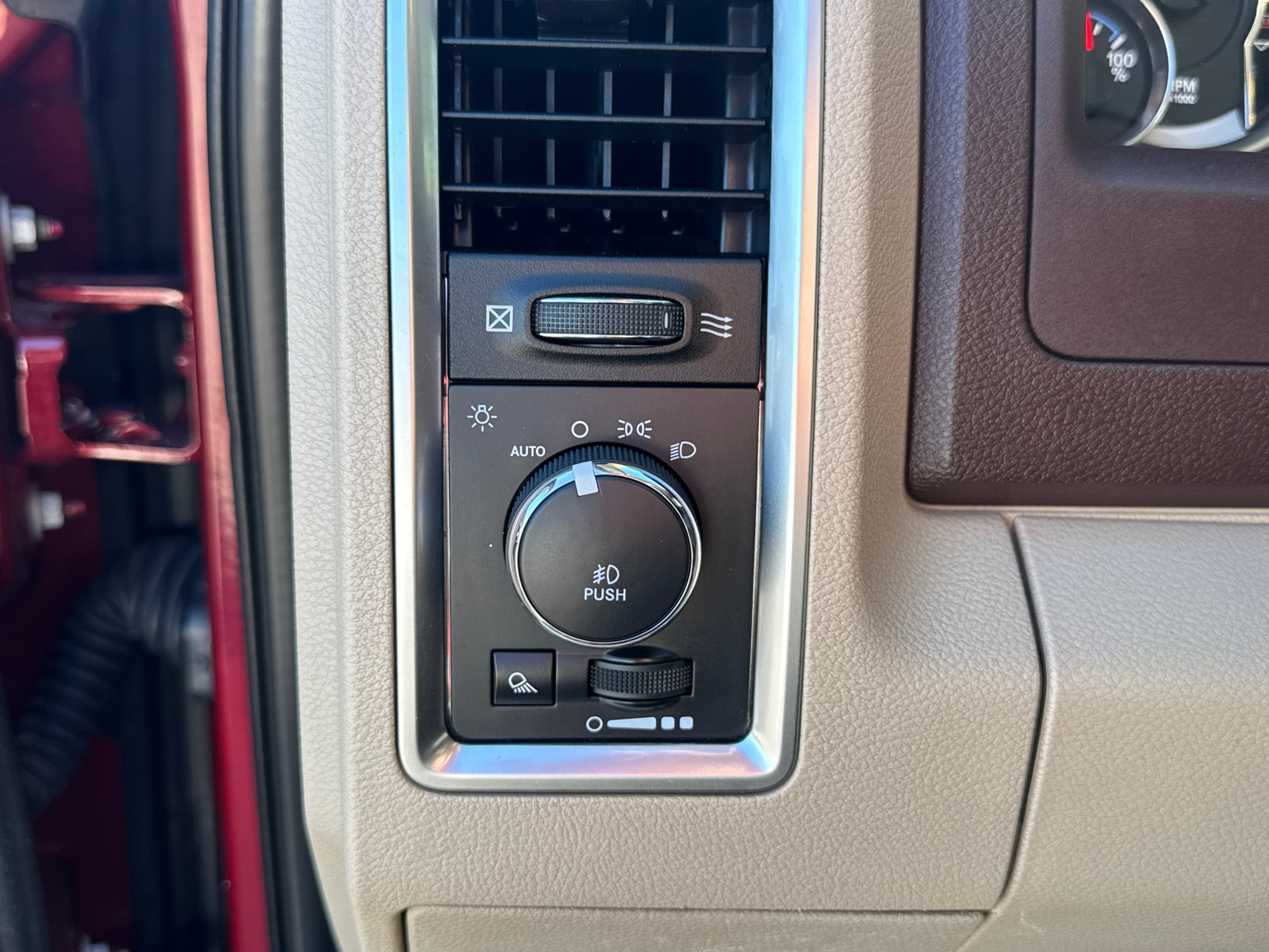 Used 2015 RAM 1500 Outdoorsman AWD/4WD image 14