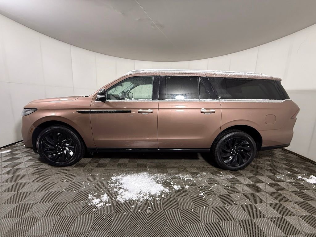 New 2025 Lincoln Navigator L Black Label AWD/4WD image 2