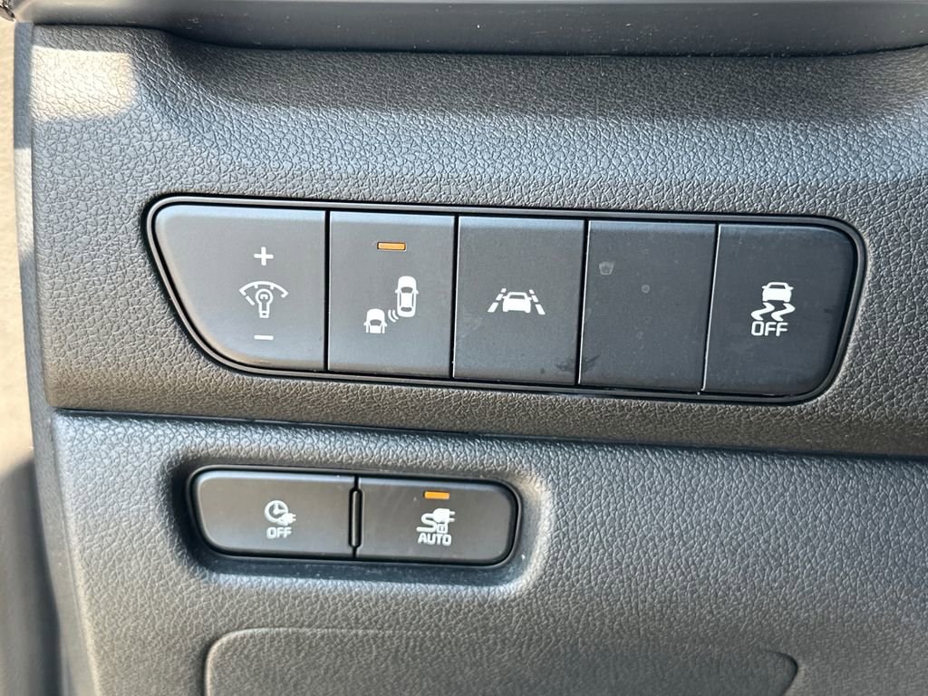 Certified 2022 Kia Niro EX w/ Cold Weather Package FWD image 21