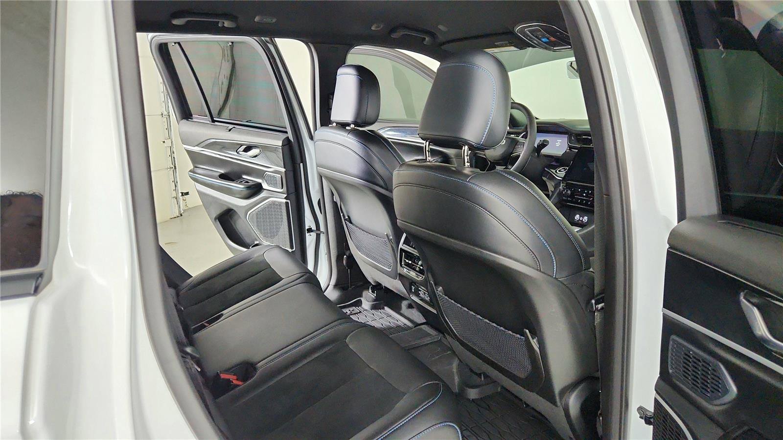 Used 2024 Jeep Grand Cherokee Trailhawk w/ Luxury Tech Group III image 29