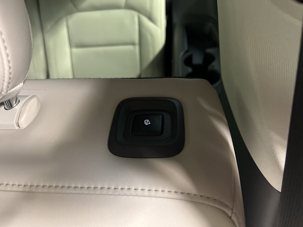 New 2026 Lincoln Navigator Reserve AWD/4WD image 25