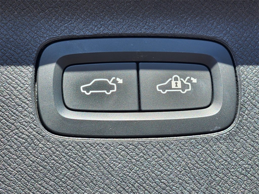 Used 2023 Volvo XC90 B6 Plus w/ Protection Package Premier image 25