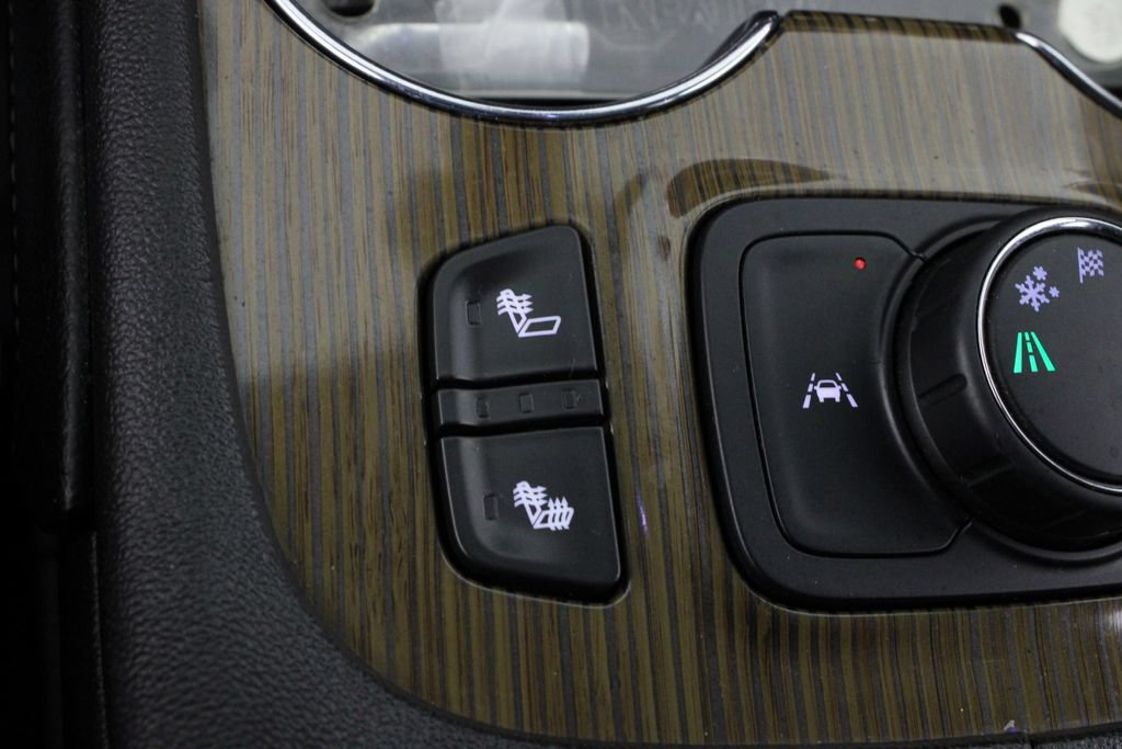 Used 2022 GMC Acadia SLE w/ Driver Convenience Package FWD image 25
