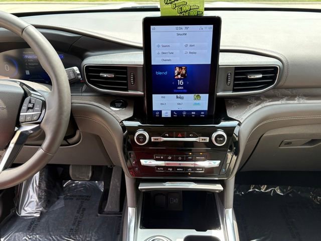 Used 2023 Ford Explorer Platinum w/ Technology Package AWD/4WD image 17