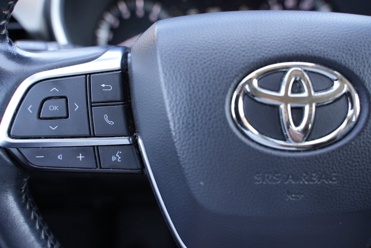 Used 2020 Toyota Highlander XLE image 39
