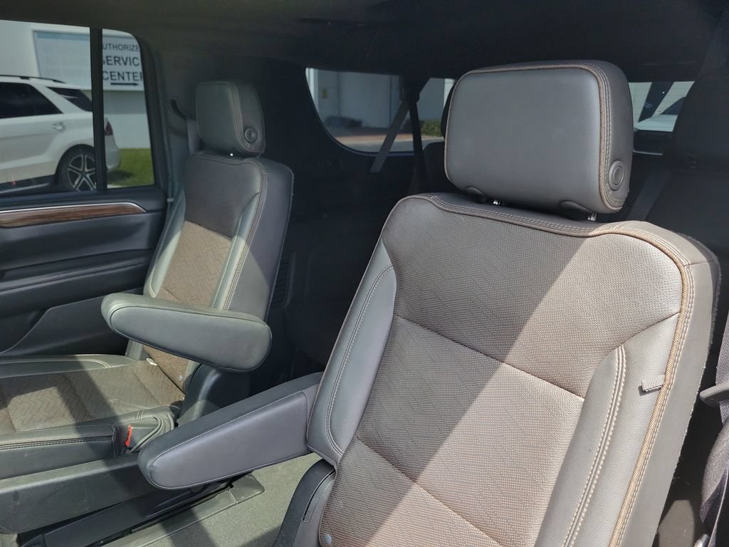 Used 2021 Chevrolet Suburban High Country w/ Premium Package AWD/4WD image 14