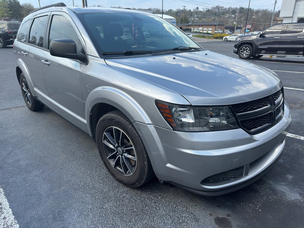 Used 2018 Dodge Journey SE w/ Blacktop Package image 2