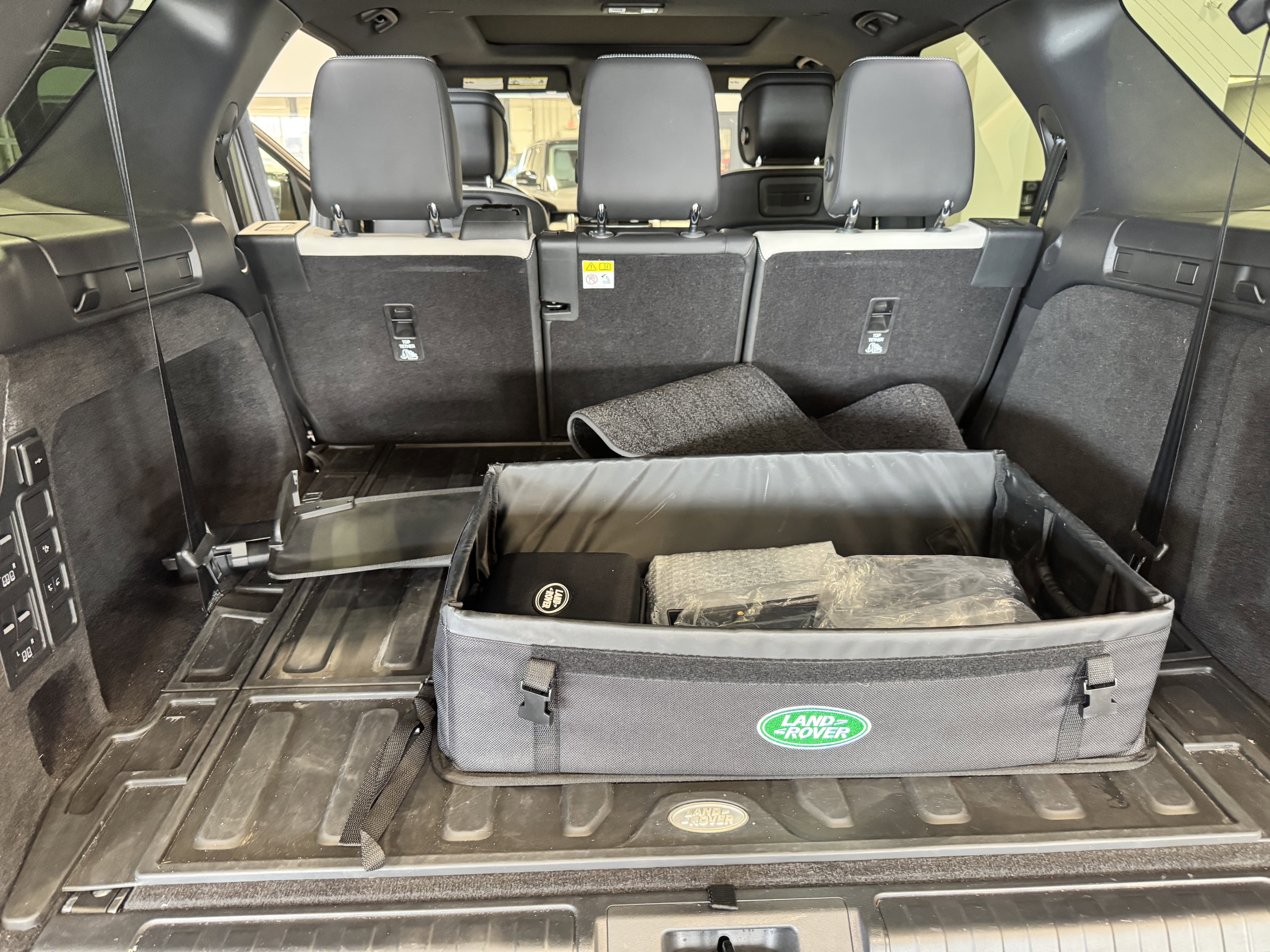 Used 2023 Land Rover Discovery S R-Dynamic image 35