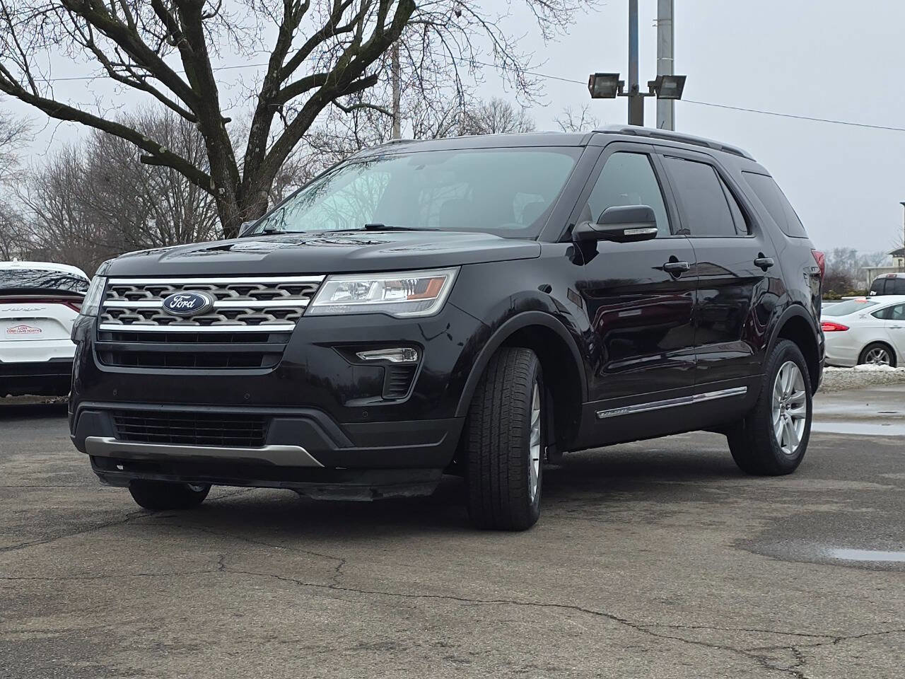 Used 2018 Ford Explorer XLT w/ Equipment Group 202A image 2
