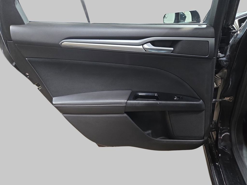 Used 2014 Ford Fusion SE image 16