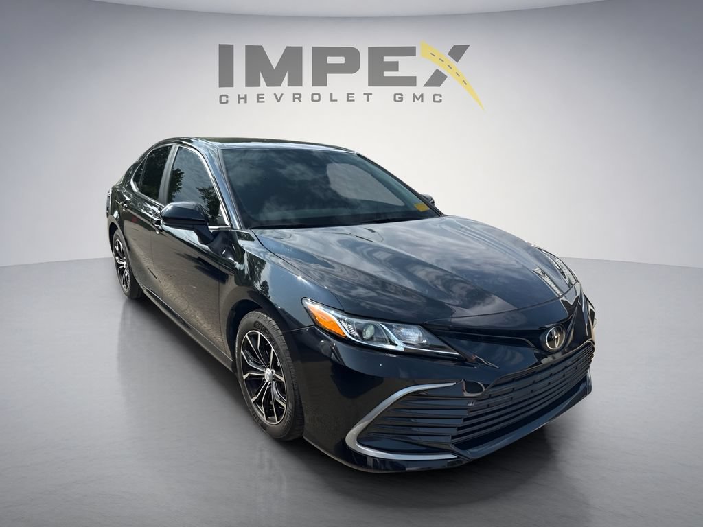 Used 2023 Toyota Camry LE FWD image 5