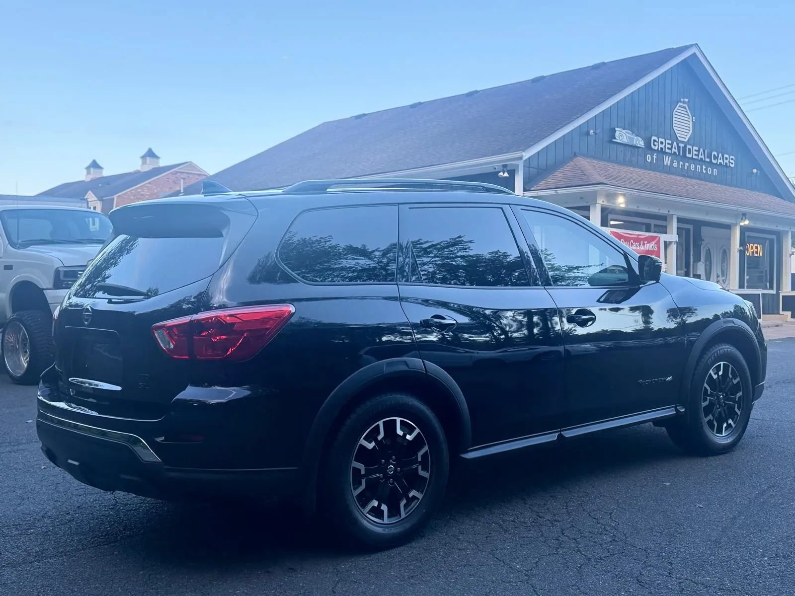 Used 2019 Nissan Pathfinder SL AWD/4WD image 7