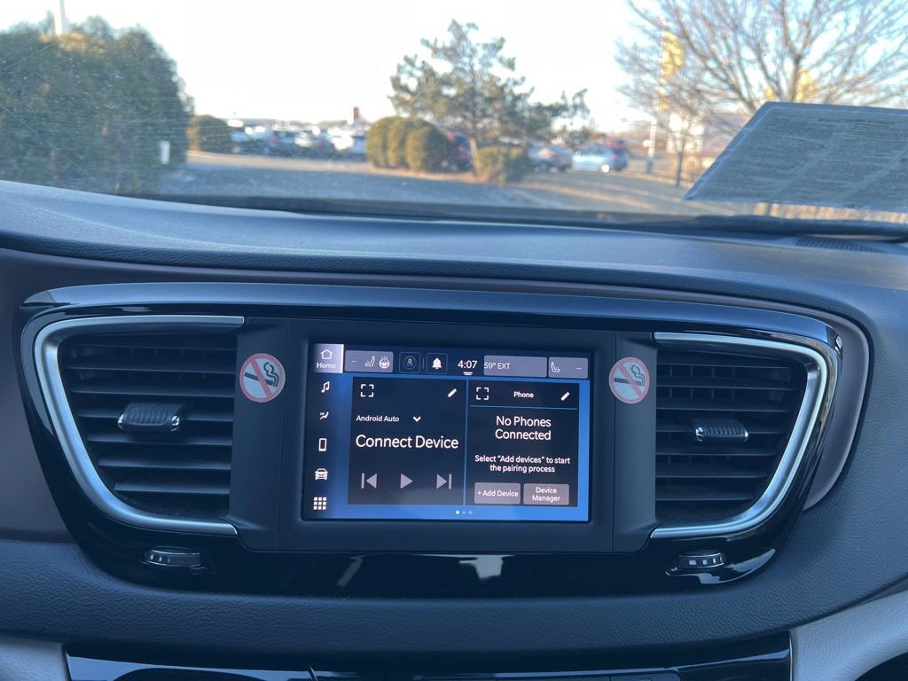 Used 2023 Chrysler Voyager LX image 18