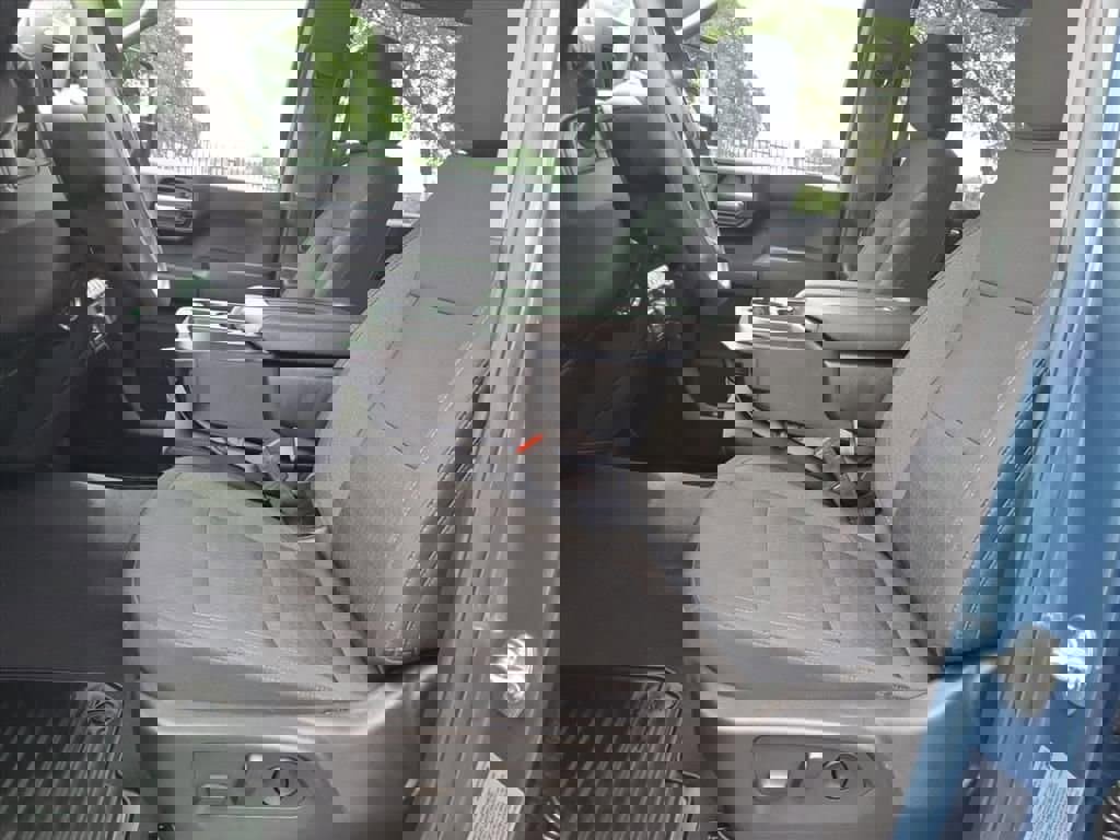 Used 2025 Chevrolet Silverado 2500 Custom w/ Custom Value Package image 18