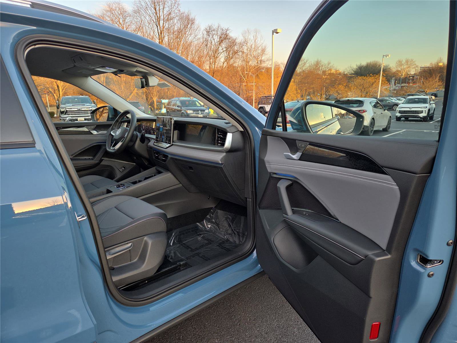 New 2026 Volkswagen Tiguan SE image 25