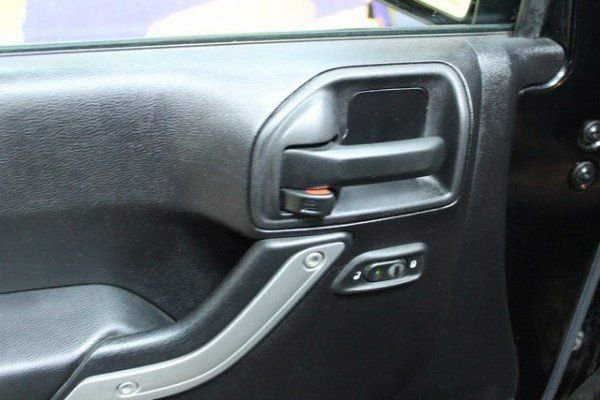 Used 2015 Jeep Wrangler Unlimited Sahara w/ Max Tow Package image 13