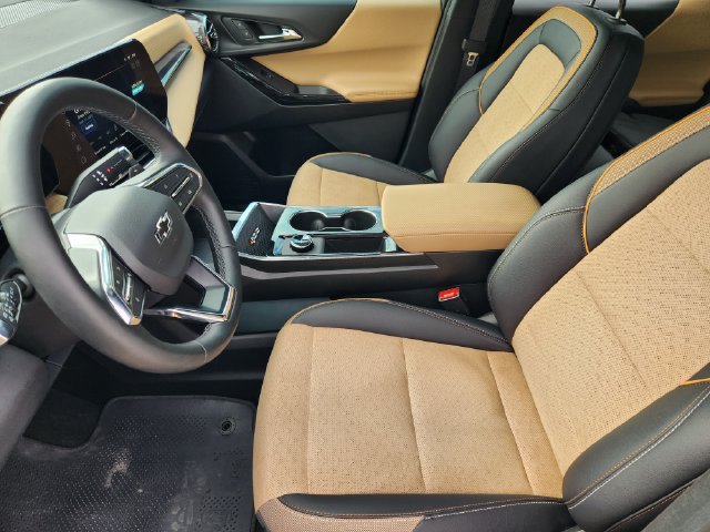 Used 2026 Chevrolet Equinox ACTIV w/ Safety and Technology Package AWD/4WD image 4