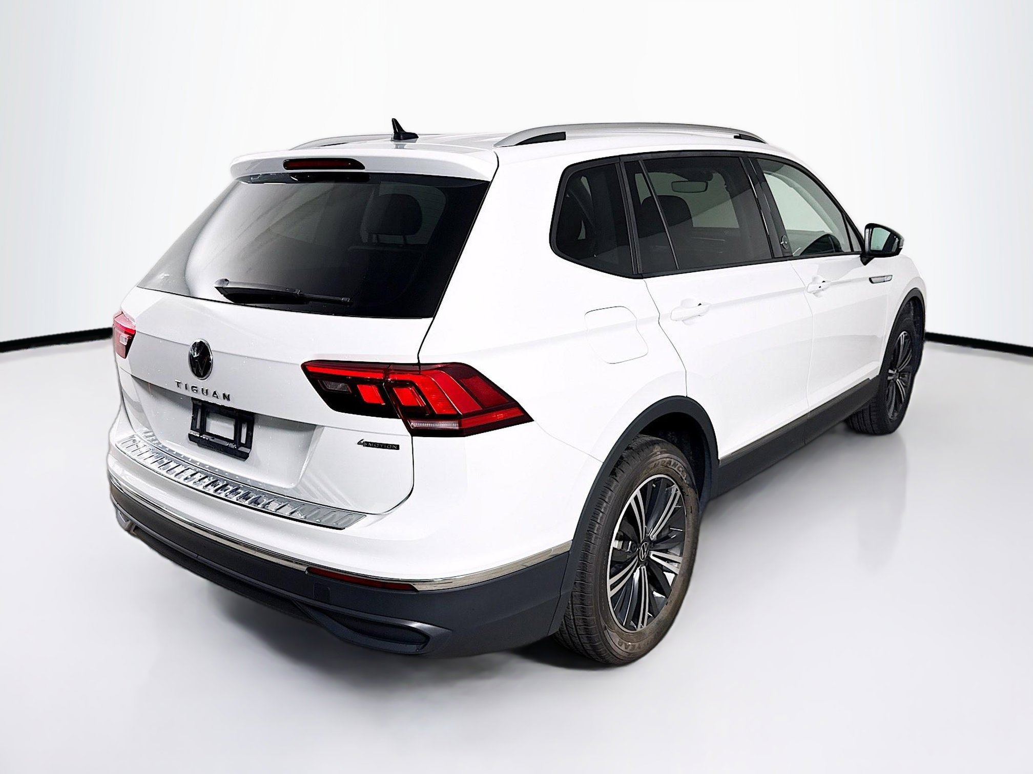 Used 2024 Volkswagen Tiguan Wolfsburg Edition AWD/4WD image 31