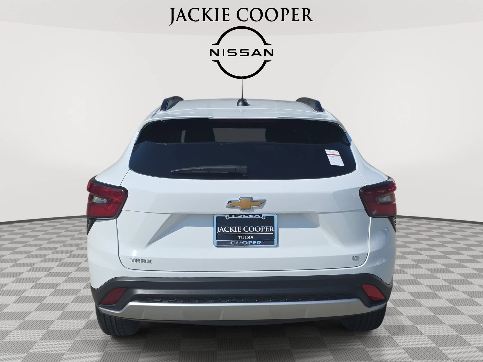 Used 2025 Chevrolet Trax LT FWD image 6