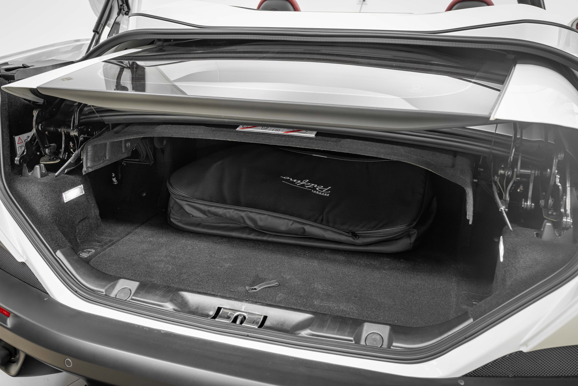 Certified 2020 Ferrari Portofino image 25