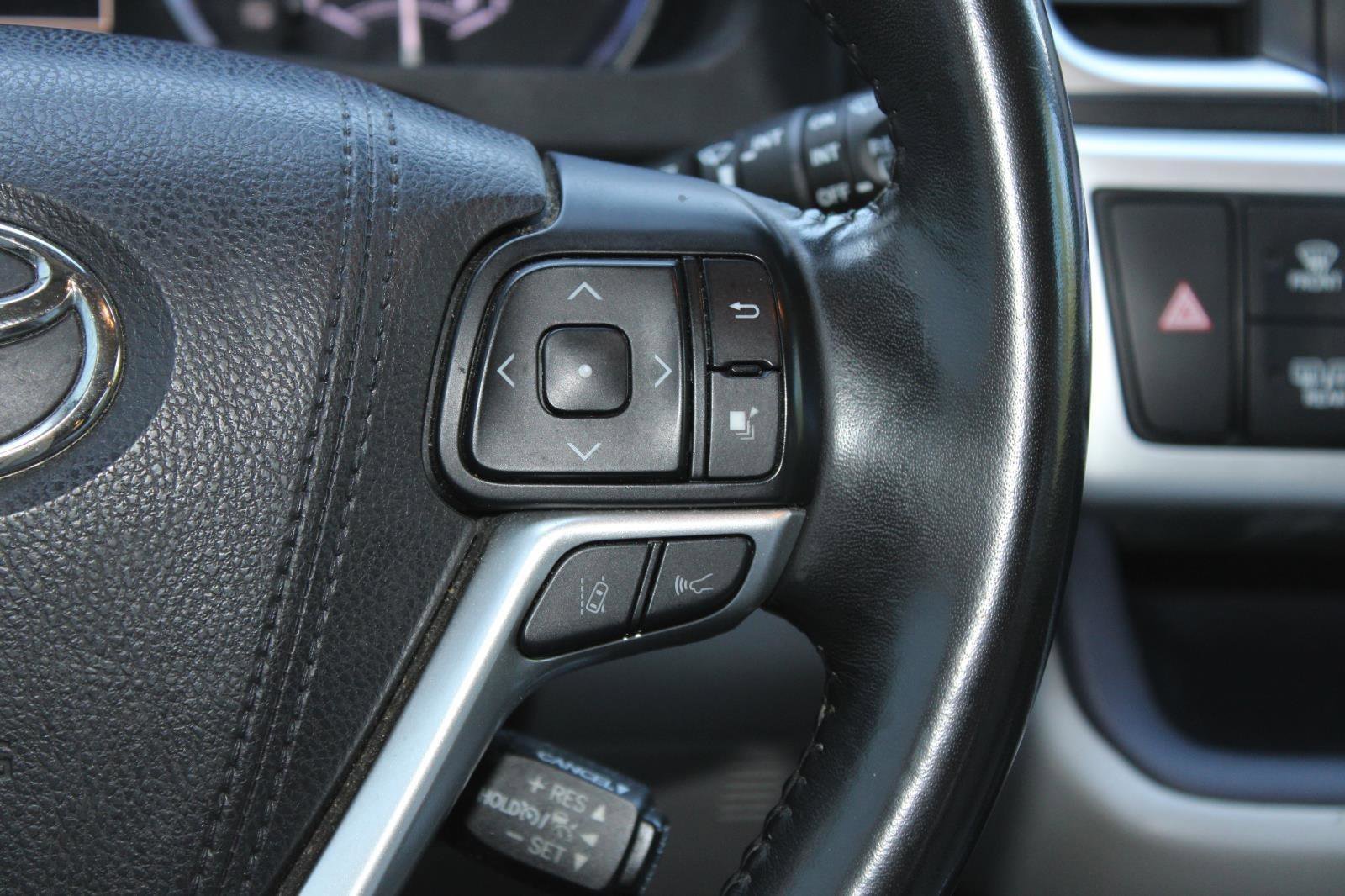 Used 2017 Toyota Highlander XLE image 28