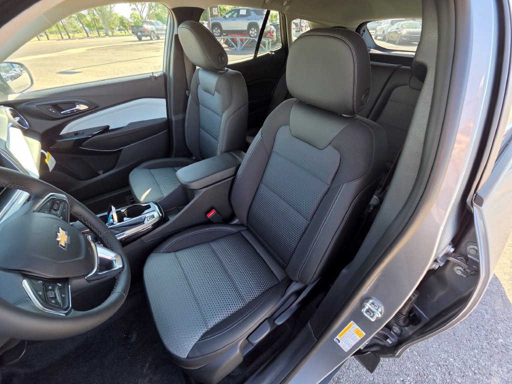 New 2026 Chevrolet Trax LT w/ Driver Confidence Package FWD image 9