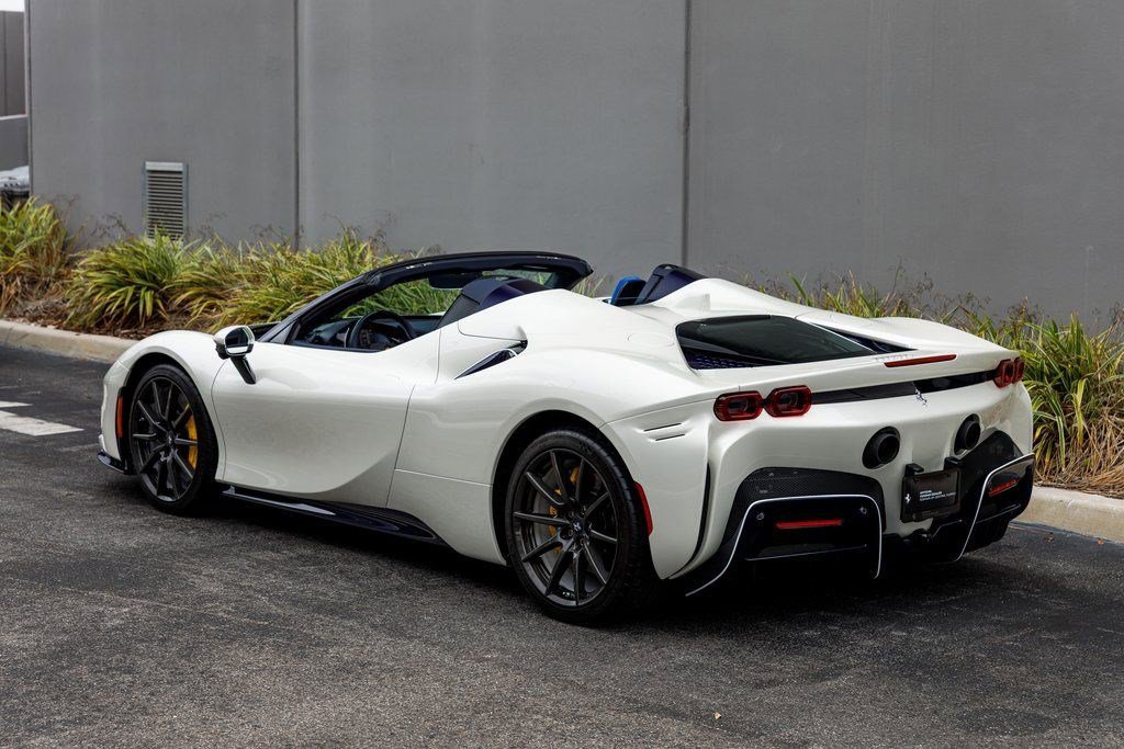 Used 2022 Ferrari SF90 Spider image 3