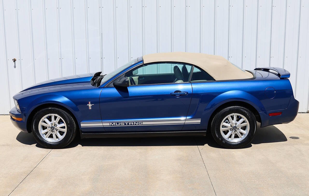 Used 2007 Ford Mustang Premium RWD image 2