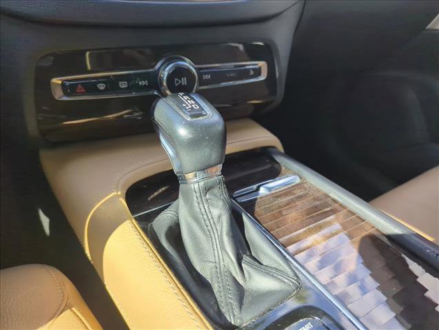 Used 2017 Volvo XC90 T6 Momentum w/ Vision Package image 7