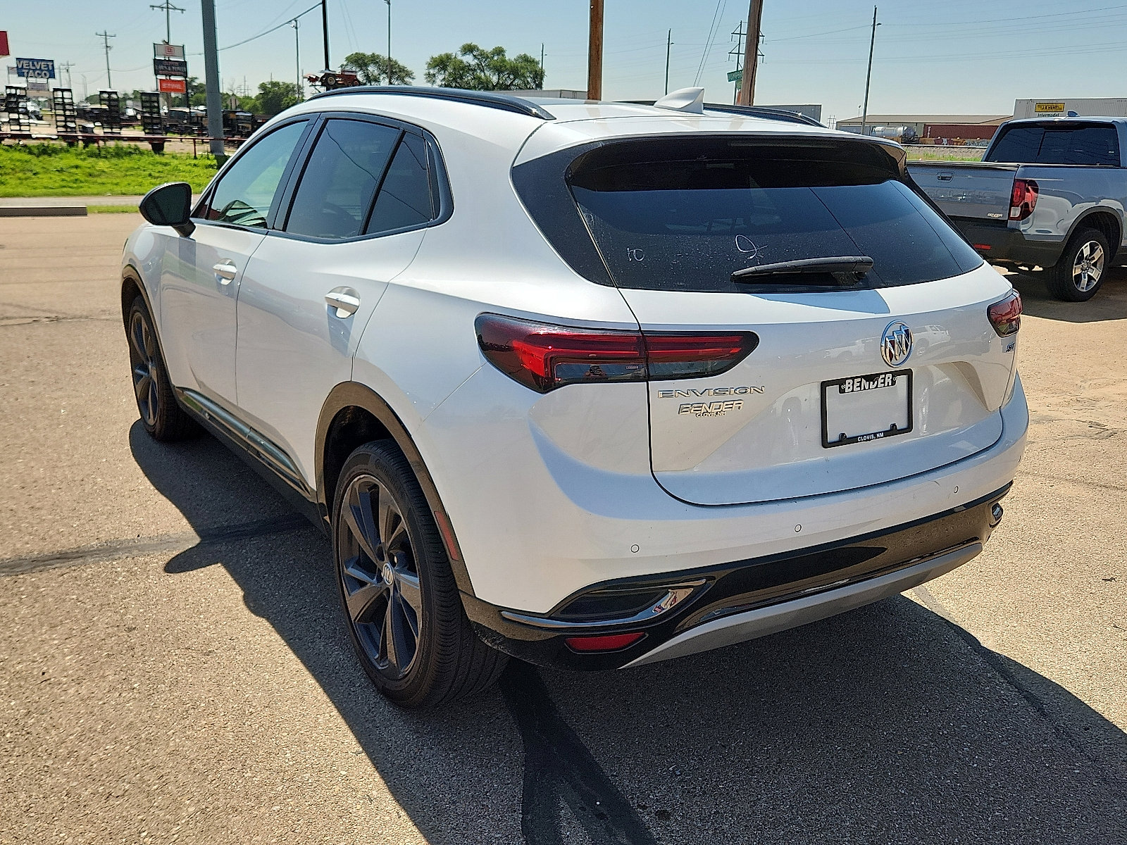 Used 2023 Buick Envision Essence w/ Sport Touring Package FWD image 3