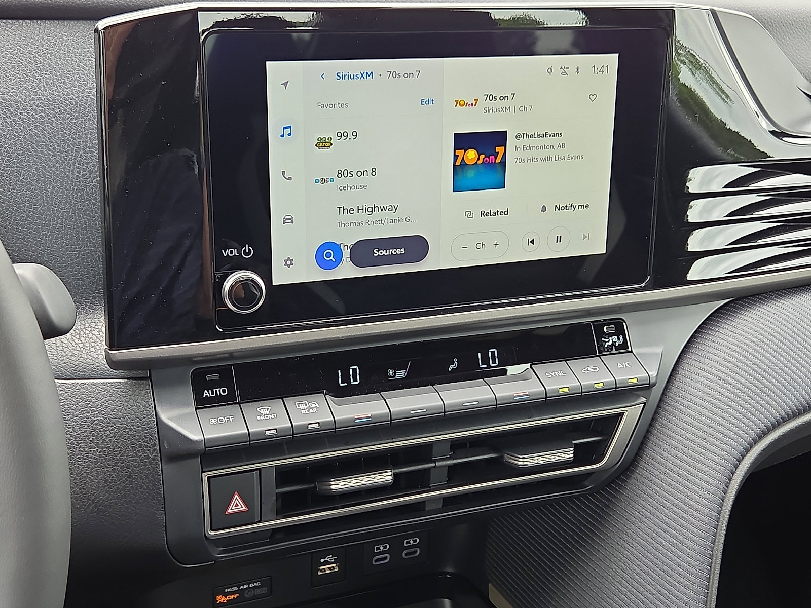 Used 2025 Toyota Camry SE FWD image 16