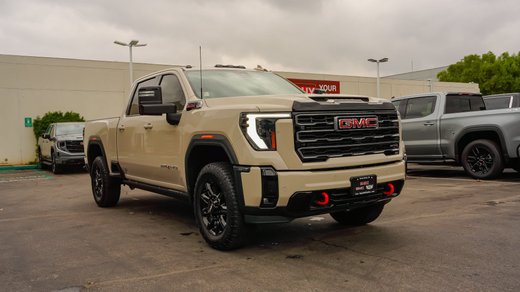New 2026 GMC Sierra 2500 AT4 w/ Technology Package AWD/4WD image 3