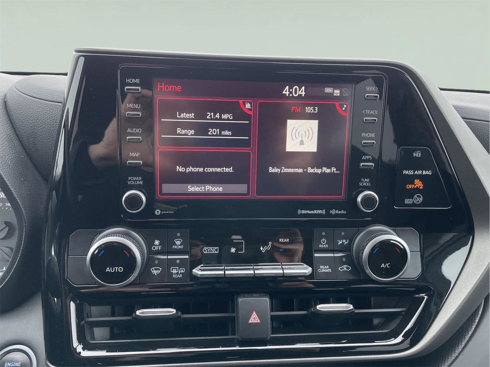 Used 2021 Toyota Highlander LE image 30