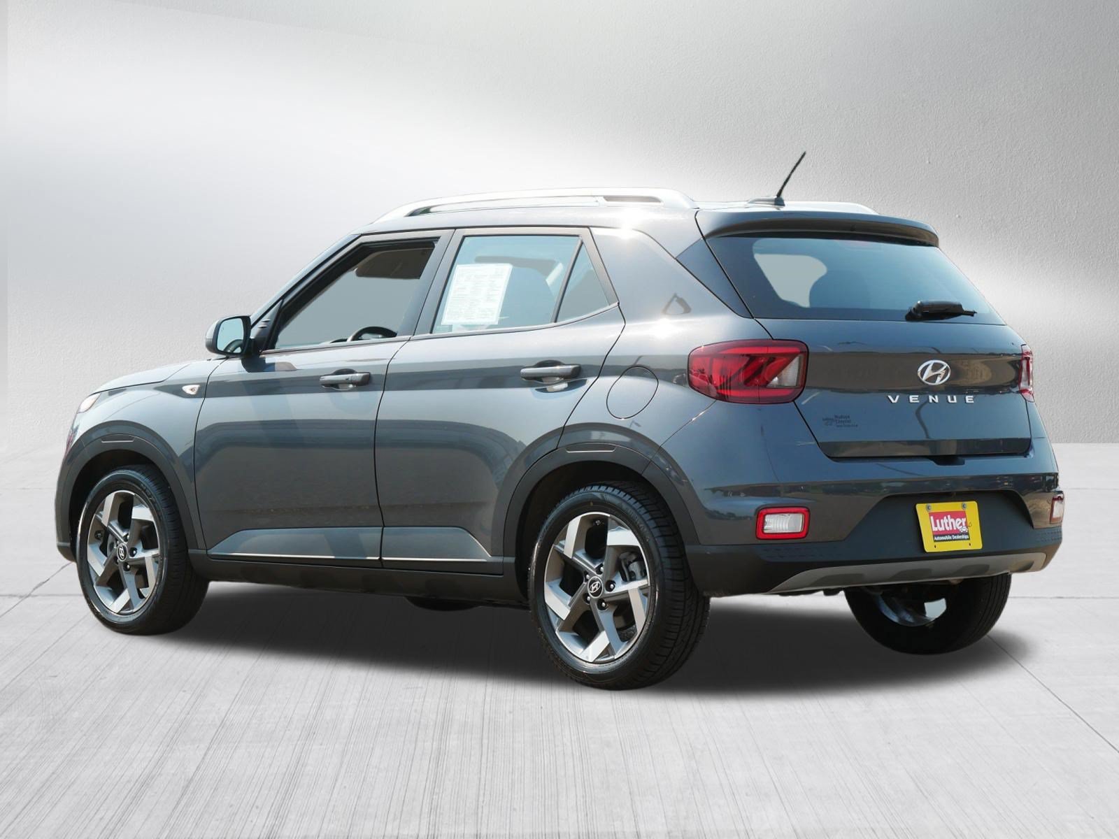 Used 2025 Hyundai Venue SEL FWD image 5