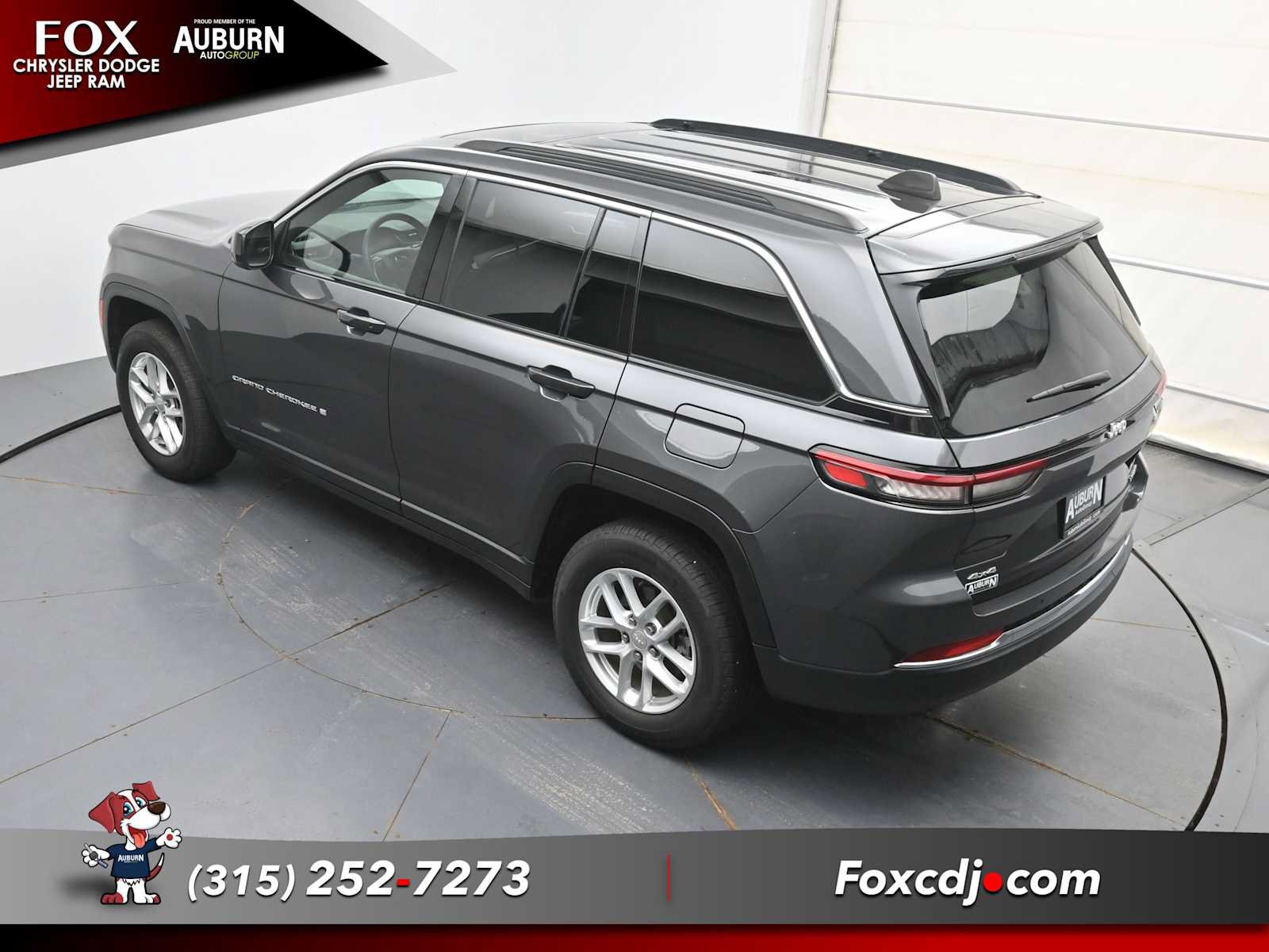 Used 2024 Jeep Grand Cherokee Laredo X w/ Luxury Tech Group I AWD/4WD image 32