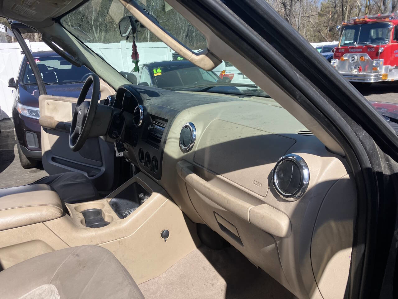 Used 2006 Ford Expedition XLT image 23