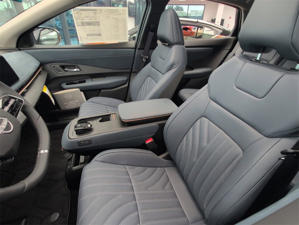 New 2025 Nissan Ariya Platinum image 6