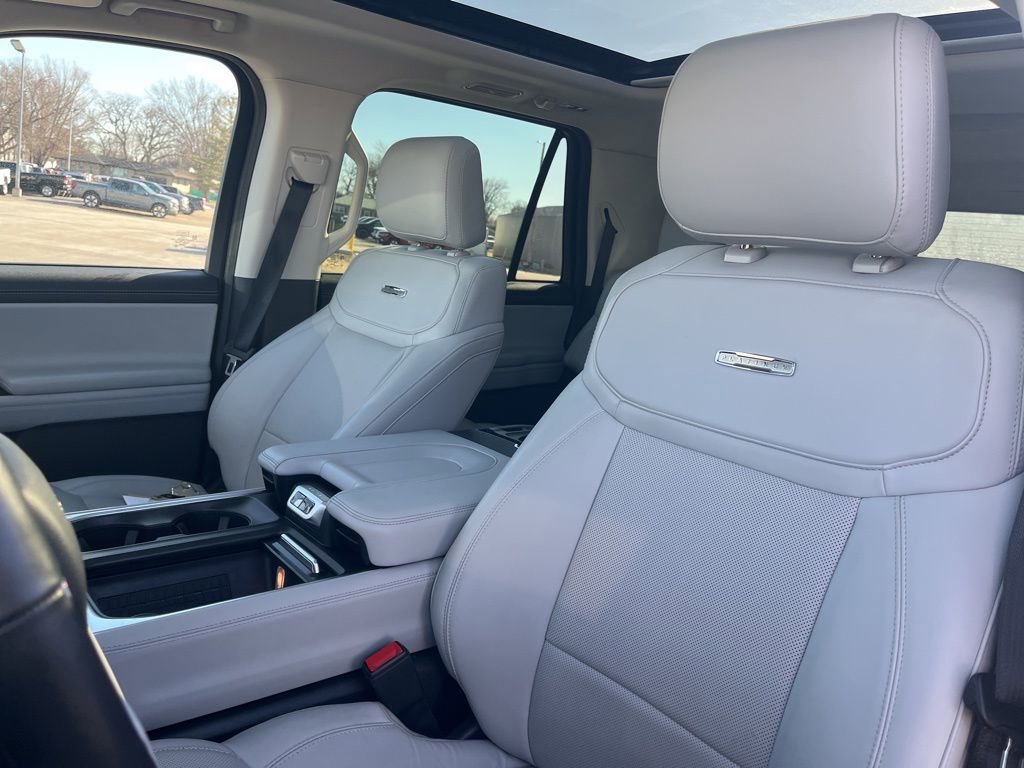 Used 2025 Ford Expedition Max Platinum image 12