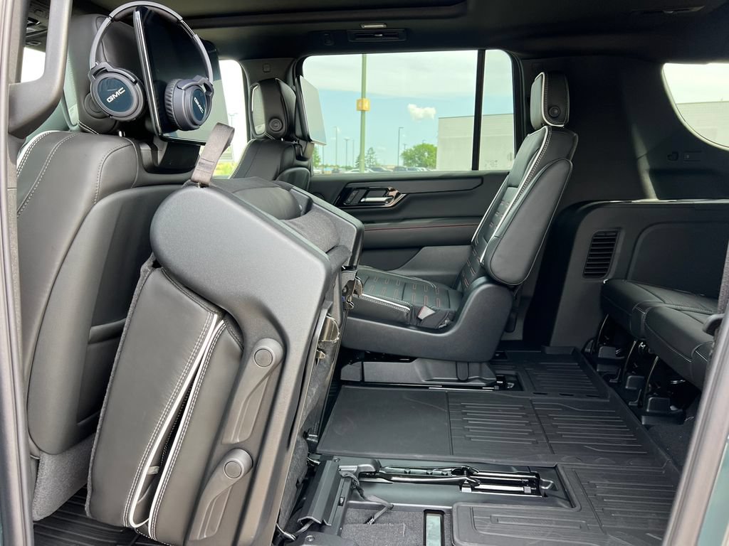 New 2026 GMC Yukon XL AT4 Ultimate w/ LPO, Illumination Package AWD/4WD image 48