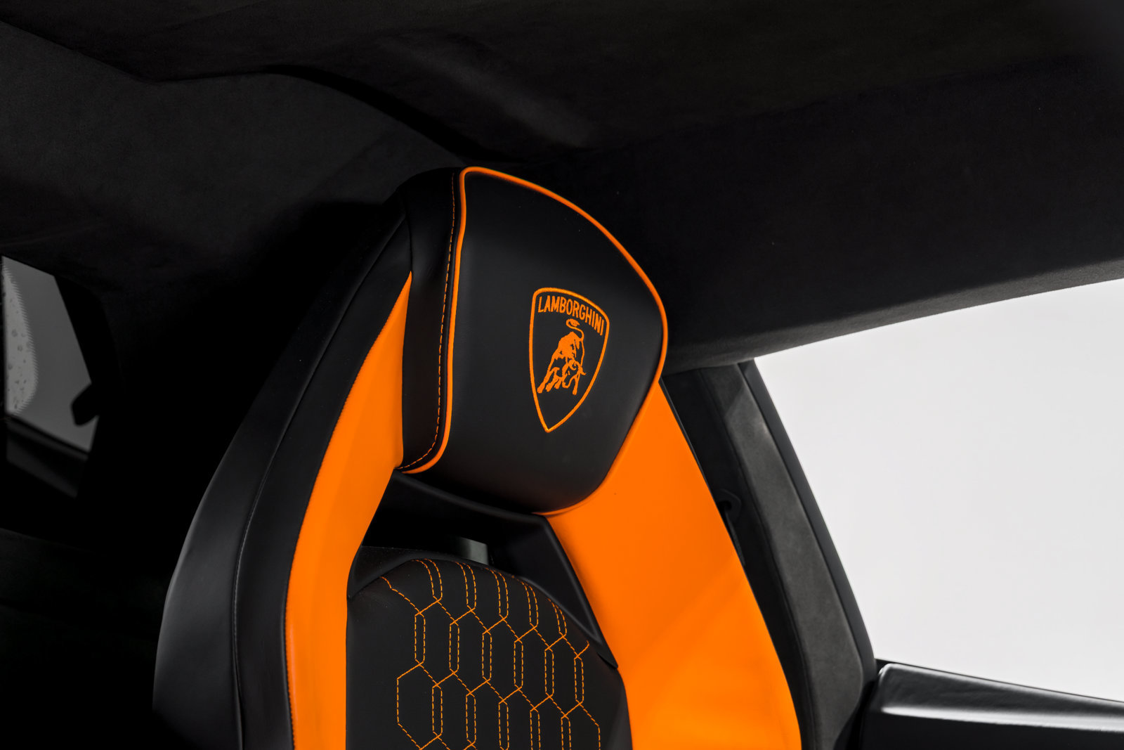 Used 2025 Lamborghini Revuelto AWD/4WD image 32