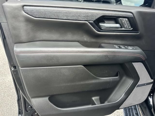 Used 2025 GMC Yukon AT4 Ultimate AWD/4WD image 19