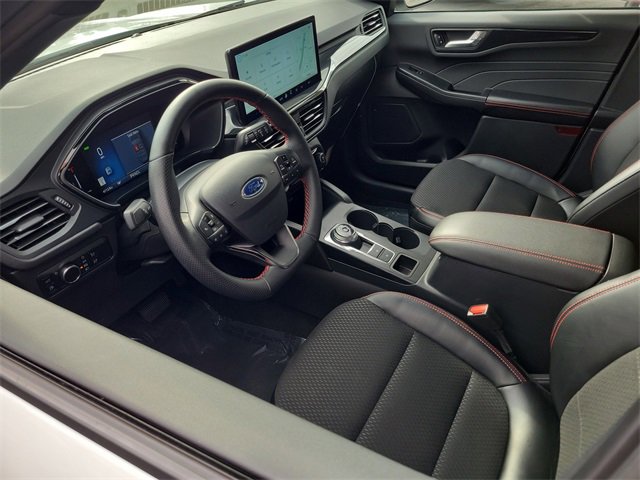 Used 2025 Ford Escape ST-Line w/ Equipment Group 301A image 3