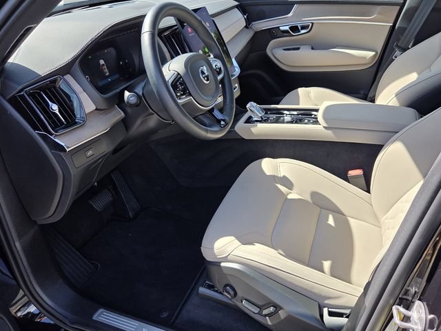 Used 2025 Volvo XC90 B5 Core AWD/4WD image 9