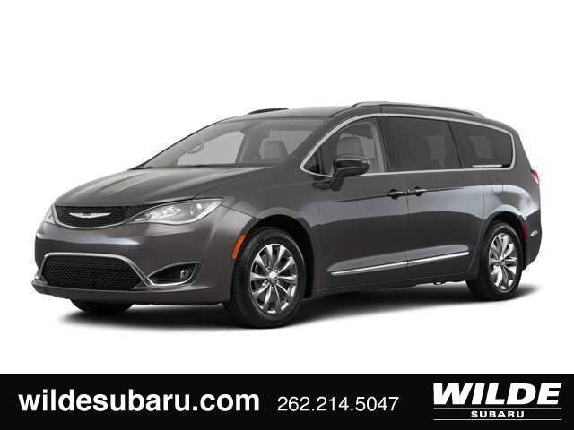 Used 2018 Chrysler Pacifica Touring-L image 1