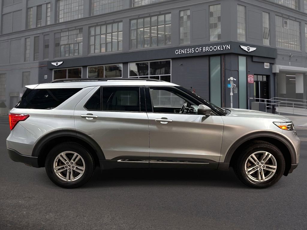Used 2020 Ford Explorer XLT w/ Comfort Package AWD/4WD image 3